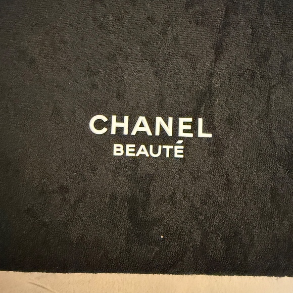 Chanel Beauté 3 piece Cosmetic Case Set - Picture 2 of 9